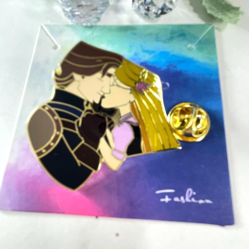 Rapunzel Flynn Rider Lapel Pin Tangled Princess Kiss Brooch Jewelry Enamel Pin